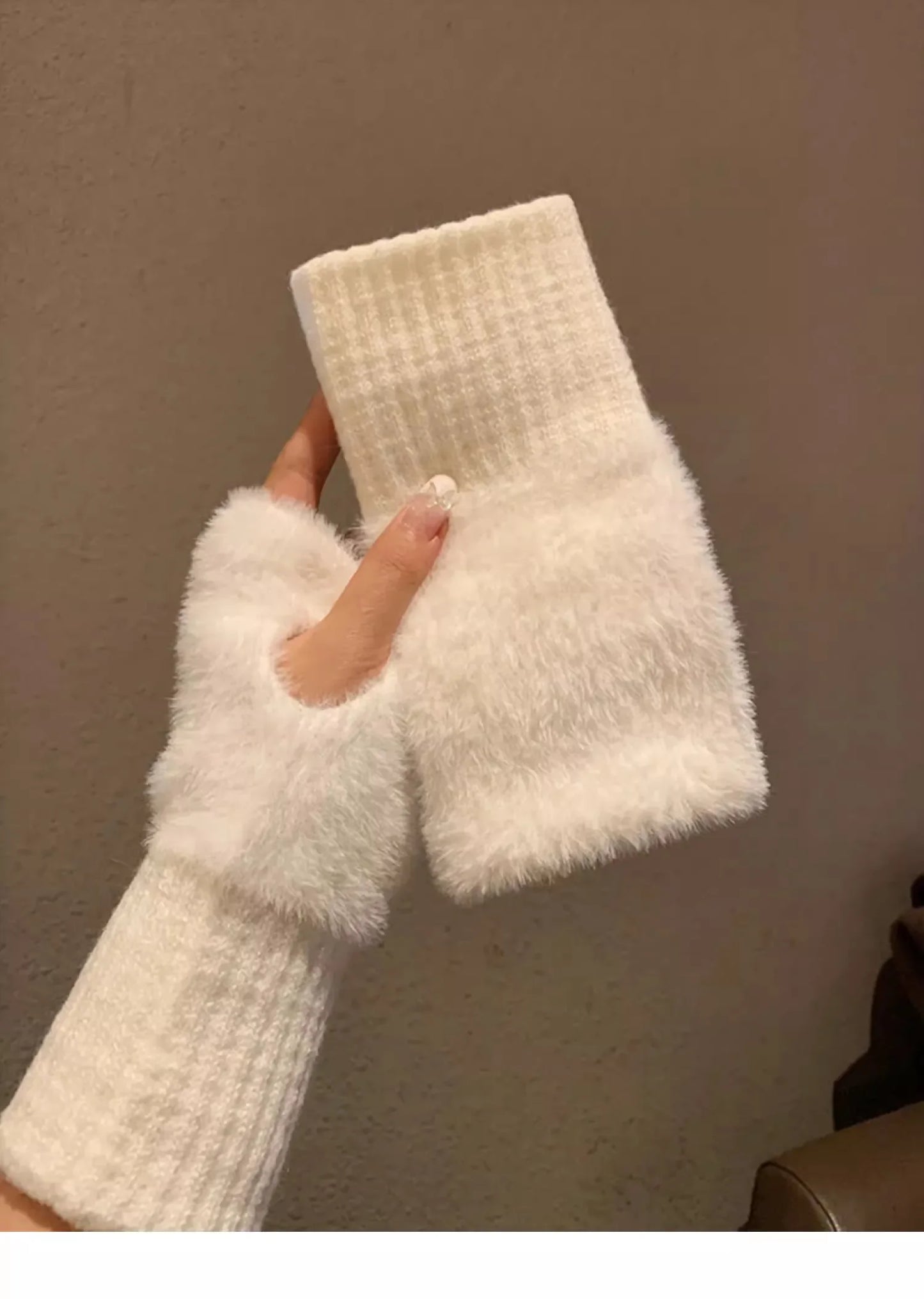 Cozy Fuzzy Fingerless Gloves – Stylish and Warm Winter Accessory